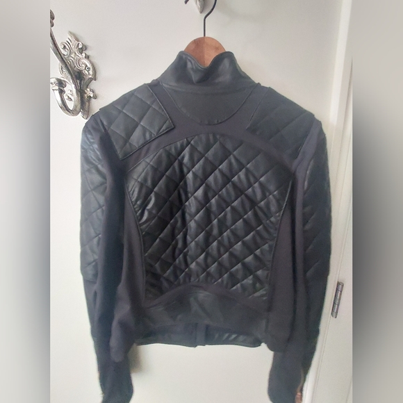 Victoria s Secret Faux Leather Jacket with Rose gold zipper trim  sz sm - Picture 4 of 6